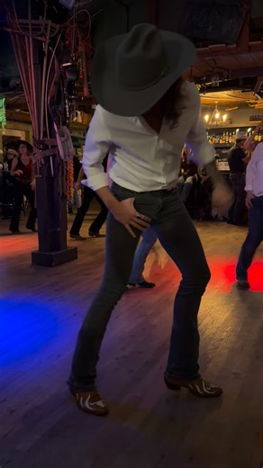 Johnny | Line Dance Coach & Choreographer on Instagram: "Holy Moly never gets old… and it’s always SO much fun 😍 Every time I dance it, I smile a little more. Would you like to learn it step by step, with a clear structure and no stress? 💃✨ Tell me in the comments: 👉 Which dance would you love to learn? Let’s dance together 💛 #learnwithjohnny #passion #countrylinedance #love"