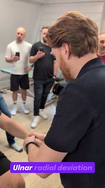 Painful wrists are common in the gym, sport and daily life. This wrist mobilisation demonstrated by Osteopath Ewen McDonald helps restore movement to the carpal joints and reduce stiffness. Manual therapy skills like this are taught on our advanced classroom training and global online learning platform so therapists anywhere in the world can develop their hands-on clinical skills. Learn practical mobilisation techniques used by osteopaths, chiropractors, physiotherapists and manual therapists wo