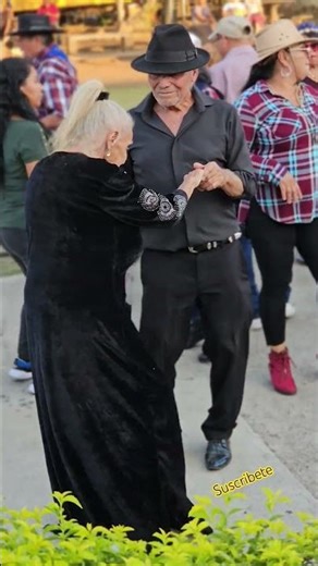 Raul y Lolita #baile #bandatradicional #banda #lasmejoresfiestas #supcribete