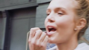 "Tant de femmes que j'admire ont fait partie de la famille Maybelline, et je suis prête à travailler dur pour incarner les valeurs qu'elles défendent. - Josephine Skriver » Souhaitez la bienvenue à la sublime Josephine Skriver, notre nouvelle ambassadrice qui est fière de faire partie de la famille 💖 #Maybelline | Maybelline New York