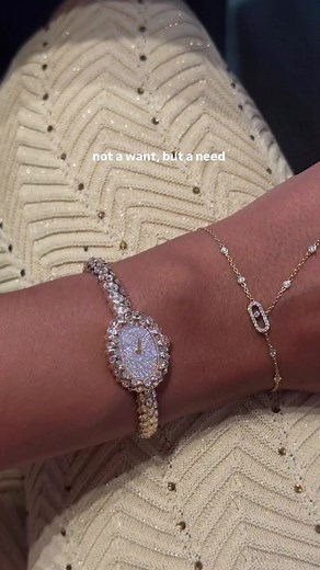 Meet the new Cartier Baignoire. Or better said, the watch taking over the “it girl” wrist⭐️🖤🫠 Cartier Watches and Wonders 2026 Geneva #cartier #dubai #dubai🇦🇪