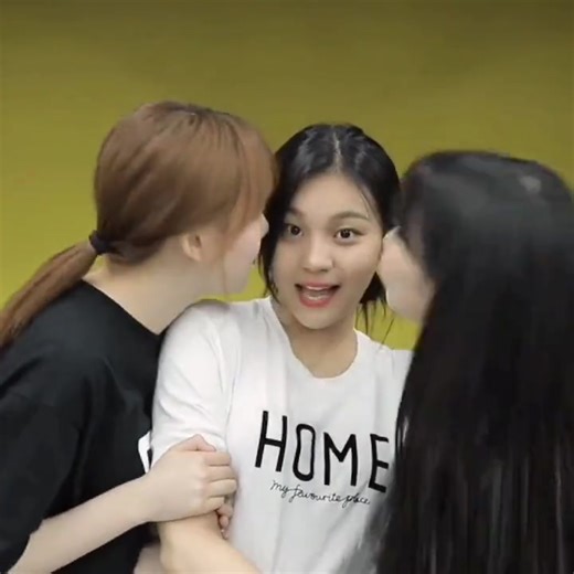 25K views · 1.9K reactions | HAPPY BIRTHDAY YESISTER 勺❤️ #29thOurEvery__nnDay #SummertimeWithYerin #예자매의_열한번째_여름 #Chapter27WithUmji #HappyKIMUMJIday | Gfriend - Eunha Galaxy | Facebook