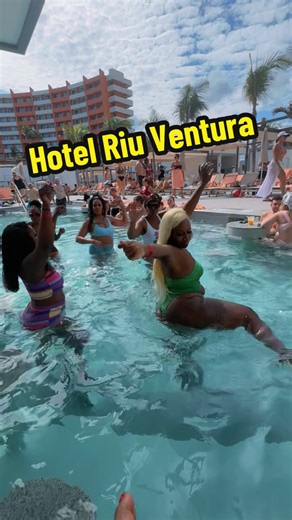 Explore Hotel Riu Cancun in Mexico