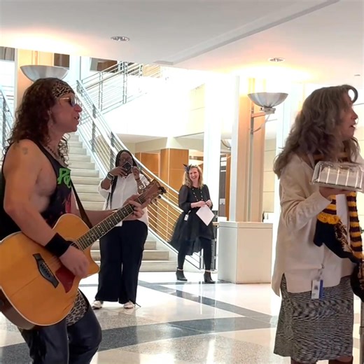 Some people hate receiving a singing telegram. Then there's Nikki. #singingtelegram #bestjobever #singingtelegrams#singingtelegramentertainer #bestsingingtelegrams #dallasmusicscene #bestbirthdaygiftever #birthdaygirl | Rockstar Singing Telegrams