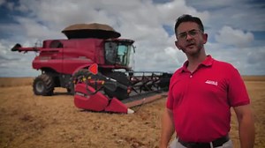 Quer saber os detalhes dos diferenciais da nova série Axial-Flow 250? Assista ao vídeo abaixo com nosso especialista Eduardo Junior! Ele explica como funciona a tecnologia Automation, o sistema inteligente que ajuda o operador nas longas jornadas de trabalho, além de outras novidades que garantem alta performance em campo. A nova geração de colheitadeiras Case IH vem mais uma vez para comprovar que o pioneirismo está em nosso DNA! | CASE IH