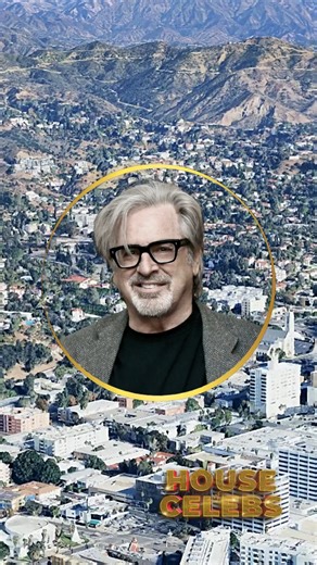 🎬🏡 Robert Carradine – Los Angeles, California – $1.2 Million – 3 Beds • 2 Baths • 1,750 Sq Ft Robert Carradine, best known for Revenge of the Nerds and as Lizzie’s dad in Lizzie McGuire, lived in this cozy Los Angeles home valued at around $1.2 million, featuring 3 bedrooms and 2 bathrooms across 1,750 sqft. Sadly, Carradine passed away at 71 after a long battle with bipolar disorder. His family shared that he had struggled with mental health for years, bringing awareness to an issue that affe