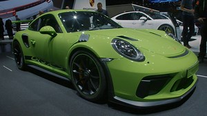 606K views · 27K reactions | The debut of the Porsche 911 GT3 RS heralds the arrival of one of the most radical high-performance sports cars today. But what are the differences compared to the previous generation? Find out all information in this video. Combined fuel consumption in accordance with EU 6: 911 GT3 RS: 12,8 l/100 km; CO2 emissions: 291 g/km; 911 GT2 RS: 11,8 l/100 km; CO2 emissions: 269 g/km | Porsche | Facebook