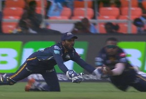 [Watch] GT pacer Yash Dayal takes a stunning catch after collision with wicketkeeper KS Bharat to dismiss Rahmanullah Gurbaz