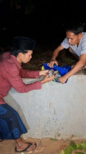 One bite and two at once | Asis