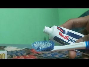 "How to Properly Attach Toothpaste to Your Toothbrush: Quick & Easy Guide!"