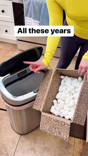 Packing puffs can dissolve in water #packing #recycle #science #Wow | Liz & Jeff