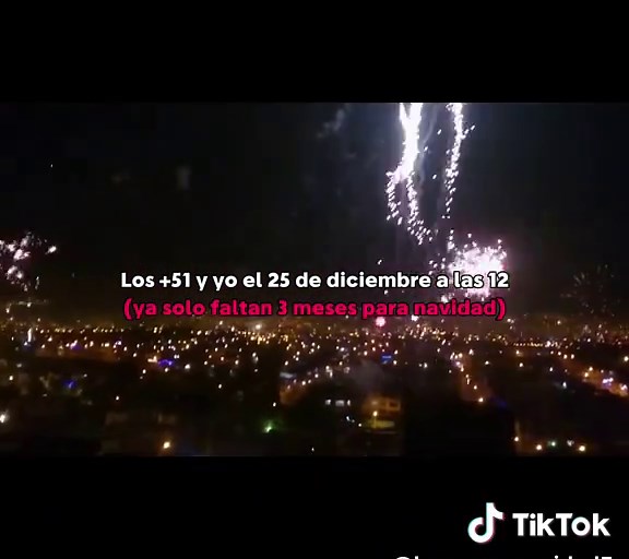 Navidad con Humor: Mesa Redonda y Fuegos Artificiales