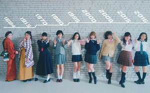 【1080P】九个妹子演绎日本历代女子高中生的流行POSE