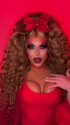 Holiday Makeup Tutorial with Ariel Versace
