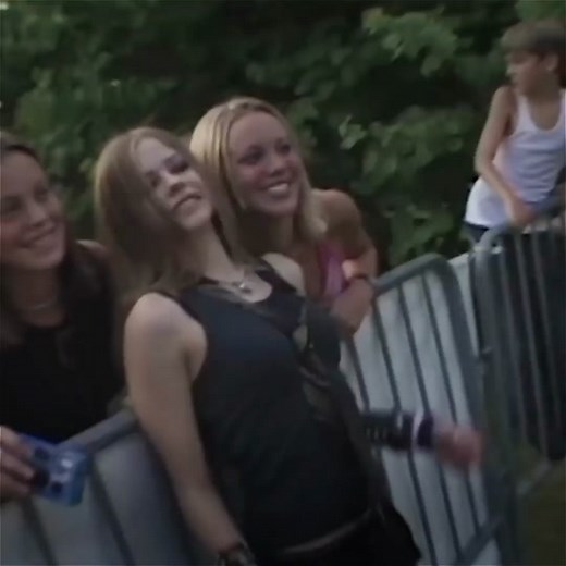 #AVRILLAVIGNE ://// #avrillavigne #avrillavigneedit #2000s #avrillavigne2000s #2000smusic #mtv #edit #filmvsq #punk