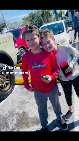 Felling fresh and comfortable waring your Lemel Master Fishing shirt. #fishing #miami #florida #kids #outdoors #southflorida #blackbass #spottedbass #lemelmasterfishing