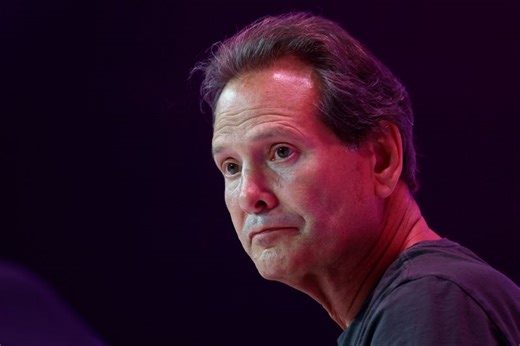 Verizon names former PayPal boss Dan Schulman as CEO