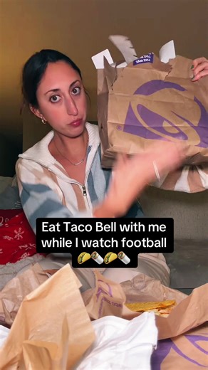 I was SOOO hungry last night haha #mukbang #tacobell #eatingsounds #mouthsounds #foodie