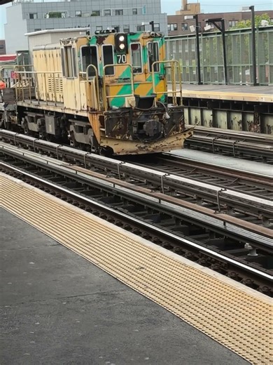 Yellow R47 on MTA D train line