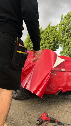 Wrapping the quarter panel #vynlwrapping #s197mustanggt #vividwrap #3mwrap