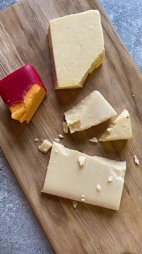 Leftover cheese from your Christmas cheese board? Don't throw it away, make this cheese sauce using up any scraps you have left! Perfect to pop into the freeze for another time, great for lasagnes, cauliflower cheese and lots more! You can use any cheese you like, in this video I had some leftover red leicester, cheddar and gruyere but you could also add in soft cheese, blue cheese or anything else you have knocking about after Christmas! Ingredients: 50g butter 4 tbsp plain flour 500ml milk sal