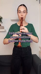 A large part of the recorder repertoire was written during the Baroque period, when trills were essential. Here are three kinds of trills that you, as a recorder player, will come across. 1. Mordent A short ornament, involving a rapid alternation with the note below the main note. 2. Short trill (Pralltriller) A compact ornament used on short notes or faster passages to maintain clarity and stylistic accuracy. Depending on the musical period, the trill can start on the main note or the upper aux