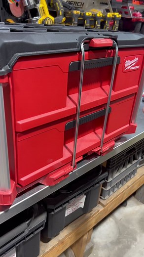 Figuring out how to use the @milwaukeetool PACKOUT 2-Drawer Tool Box. 22” Box with Metal Reinforced Corners. Drawers have ball bearing slides and internal dividers. .....#shoplife #tools #shoptool #toolsofthetrade #mechanic #mechaniclife #milwaukeetool #nothingbutheavyduty