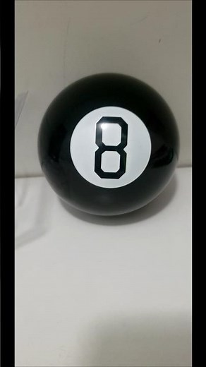 Magic 8 Ball unboxing - is it (still) worth it?