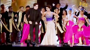 This is what happened when Bollywood met Hollywood 🤩 Priyanka Chopra and John Travolta set the stage on fire with their awesome performance at the IIFA Awards 2014 💃🏻🕺🏻 #ThrowbackThursday #IIFA #Bollywood | IIFA Awards