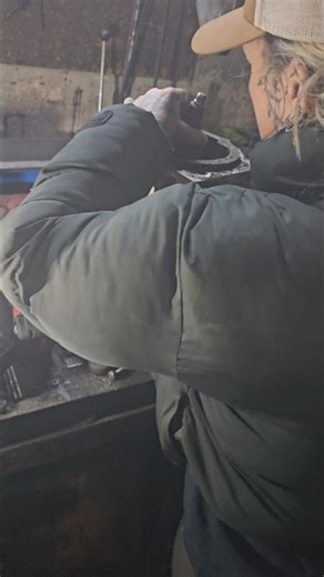 pt 2 of the difflock install, my first time 🌟 #cargirl #girlmechanic #landrover #landroverdiscovery