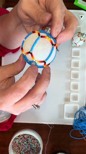 Beaded Christmas ornament tutorial