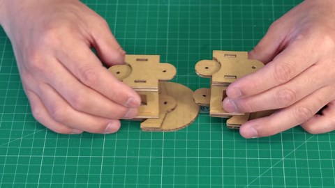 Make Your Own Personal Conveyor-Belt Sushi with Cardboard – A DIY Masterpiece for Sushi Lovers!