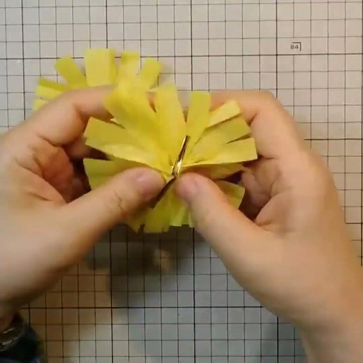 お花紙のたんぽぽ🌼1枚でふわふわ立体！春の壁面に