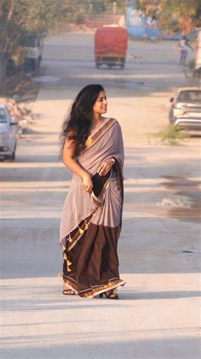 FallForFabrics on Instagram: "FallForFabrics price @1399/- free shipping Saree length - 5.5 meters Fabric - Mul cotton Blouse - No blouse DM us for orders or order through the website.! Saree code - FFF03 ✨ Kindly note: Colour may slightly vary due to camera & lighting settings. The blouse shown is for styling purposes only. Saree comes with a matching running blouse piece."