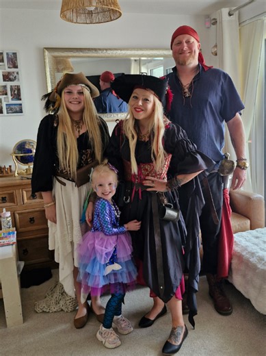 Quick get ready with me a little peek at the chaos and fun from Pirate Festival 🎉 honestly one of the best atmospheres ever… Devon just does it differently. #DevonLife #PirateFestival #GetReadyWithMe #UKDaysOut #MumLifeMoments