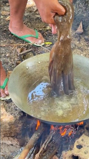 Frying a Fresh Octopus for Breakfast – The Ultimate Seafood Morning Feast!" 🐙🍳