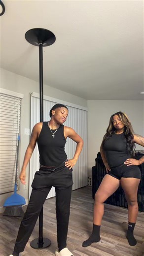 Hosting in Memphis Feb20th @rainbowcity Another one..🤣🔥 w//@2TurntTee__ #wlw #fypシ゚