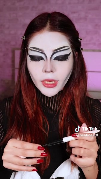 Tutorial de maquillaje gótico tradicional paso a paso