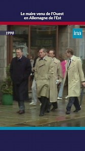 "Ça me dégoûte qu’il vienne de l’Ouest." 1990 : à Chemnitz, ex-ville de l’Est, le maire venu de l’Ouest n’a plus un sou. Pour relancer la machine, il accepte les dons d’une banque de Francfort… et met 30 000 logements en vente. Objectif : stopper la spéculation et responsabiliser les habitants. Mais pour certains, c’est humiliant… 👉Le reportage "1990 : Le maire de l'Est venu de l'Ouest" est à découvrir en intégralité sur notre chaîne YouTube INA Histoire (🔗lien en commentaire). #CAPA | INA