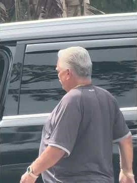 Do you think he’s a retired cop?security guard freaks out…