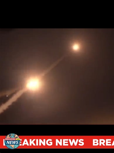 🚨 Tel Aviv under missile attack. Iran reportedly launched the Kheibar Shekan missile as air defenses rushed to intercept. Tensions escalating fast. 🌍🔥 #BreakingNews #TelAviv #IranIsrael #MissileAttack #WorldUpdate