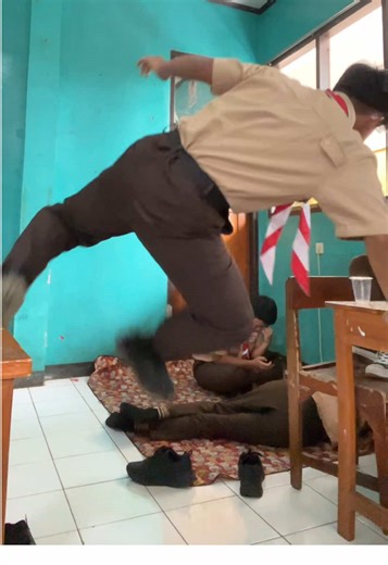 Di Sleding Angin: Pengalaman Lucu di Kampus