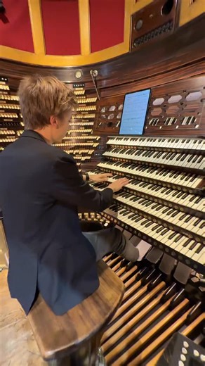 „He‘s A Pirate“ on the Largest Organ in the World! 🤩🎹 #organ #church #kirche #churchorgan #organistsofinstagram #organist #orgue #opera #classical #classic #musik #music #rome #newyork #boardwalk #boardwalkhall #pirate #piratesofthecaribbean #jacksparrow | Paul Fey - Organist & Composer