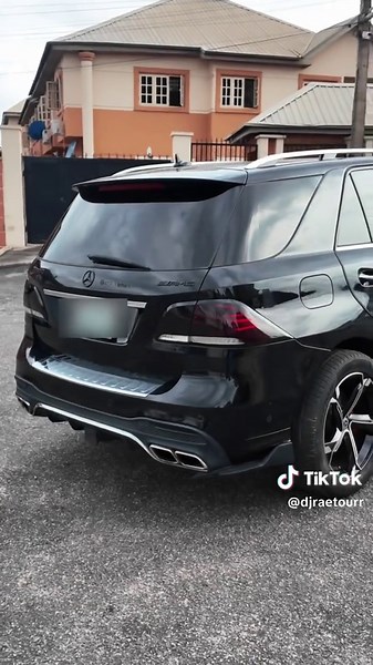 Captivating Shots of the Mercedes Benz ML 550