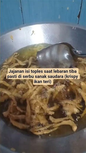 Snacks filled with jars when Eid arrives are sure to be raided by relatives (crispy anchovies)