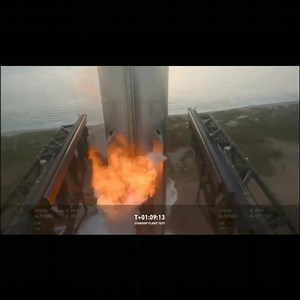 Mechazilla chopstick has caught the Super Heavy booster! 🚀 #superheavy_booster #spaceship #SpaceX #starship | Space Flight Media