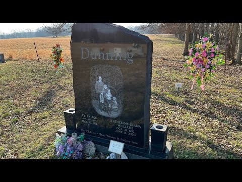 The Graves of Hank Jr’s Daughter Katie Williams-Dunning & Wife Mary Jane Williams