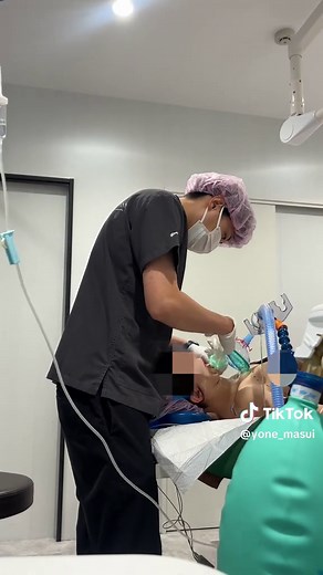 手術前の声門上器具を使った気道確保です。 手軽で喉の不快感も少なめです！ #手術 #整形 #麻酔科専門医