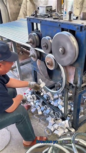 Five wheel pipe rolling rounding process