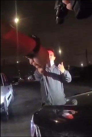 Su error fue llevar las manos a la cintura, Estados Unidos es un país donde cualquiera puede tener un arma, eso genera una presión en los policías a la hora de realizar cualquier procedimiento que muchas veces genera este tipo de desenlaces.